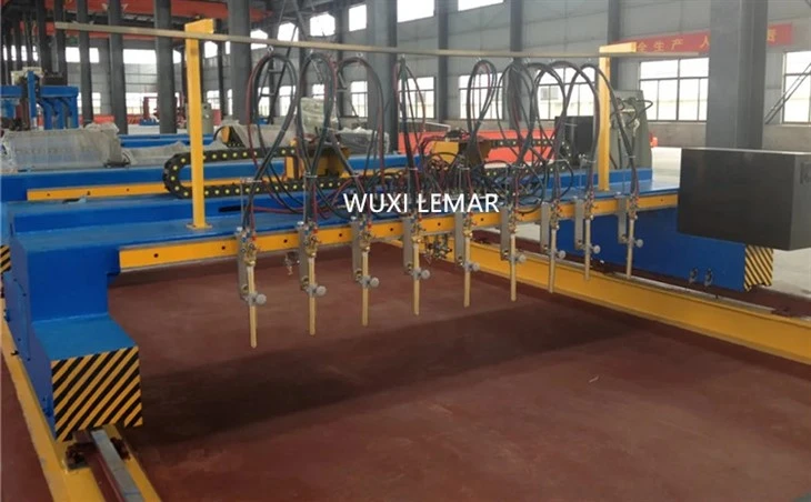 CNC Gamtry Type Multi-Head Straight Strip Flame&Plasma Cutting Machine CNC Gamtry Type Multi-Head Straight Strip Flame&Plasma Cutting Machine